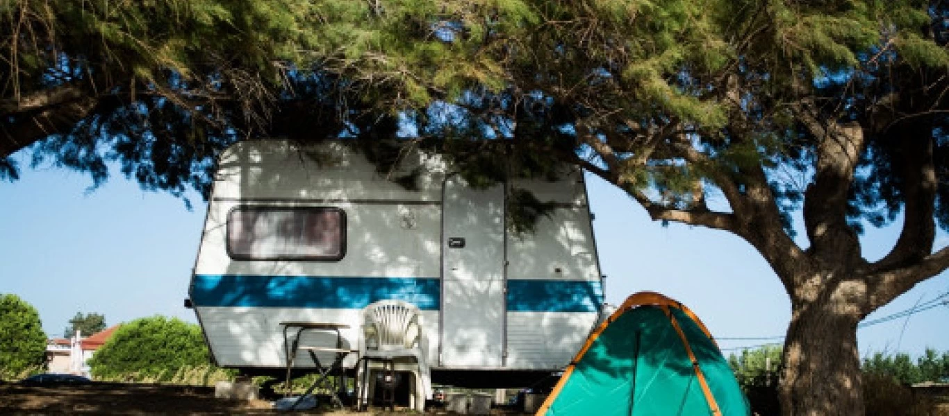 Ακυρώσεις στο 100% στα κάμπινγκ 12μηνης λειτουργίας: «Ποιος θα τολμήσει φέτος να έρθει;»